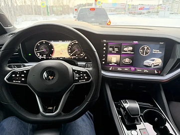 Volkswagen Touareg, 2018г, полный привод, автомат