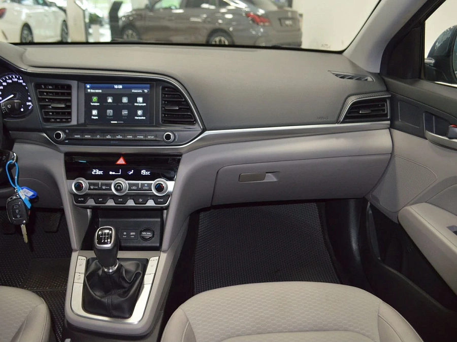 Hyundai Elantra, 2020г., передний привод, механика