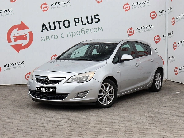 Opel Astra, 2011г., передний привод, механика