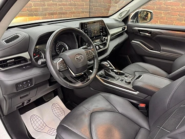 Toyota Highlander, 2021г, полный привод, автомат