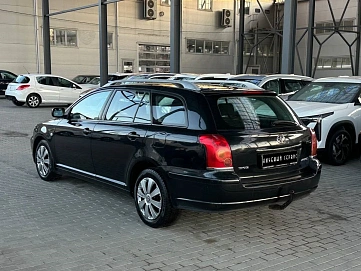 Toyota Avensis, 2003г, передний привод, автомат