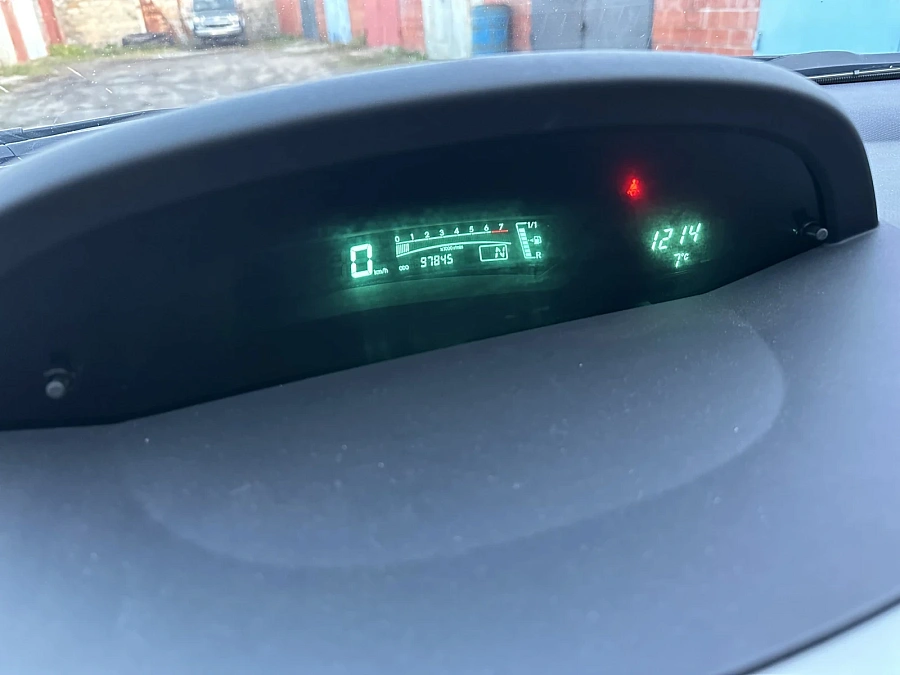 Toyota Yaris, 2008г., передний привод, робот