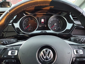 Volkswagen Touran, 2015г, передний привод, робот