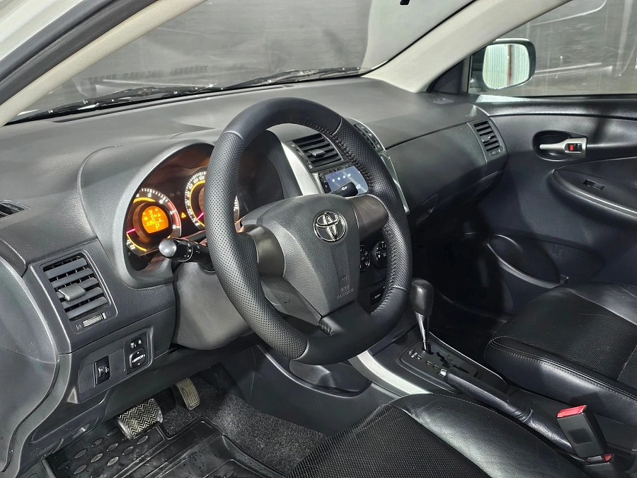 Toyota Corolla, 2011г., передний привод, автомат