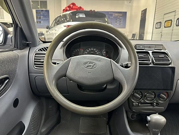 Hyundai Accent, 2010г, передний привод, автомат