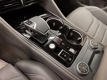 Volkswagen Touareg, 2025г, полный привод, автомат