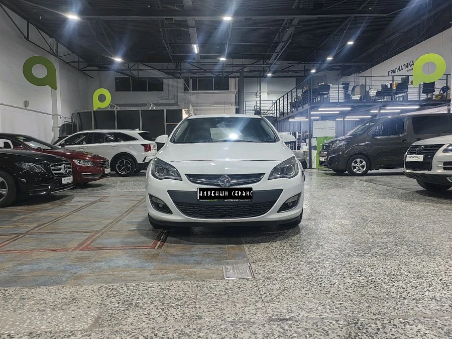 Opel Astra, 2014г., передний привод, автомат