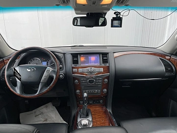 Infiniti QX80, 2017г, передний привод, автомат
