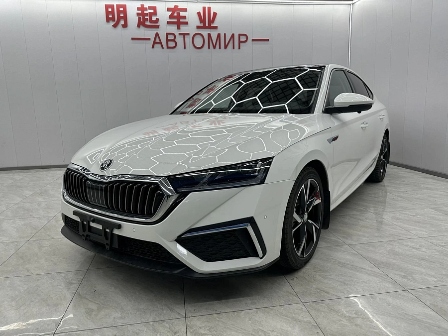 Skoda Octavia, 2022г., передний привод, робот