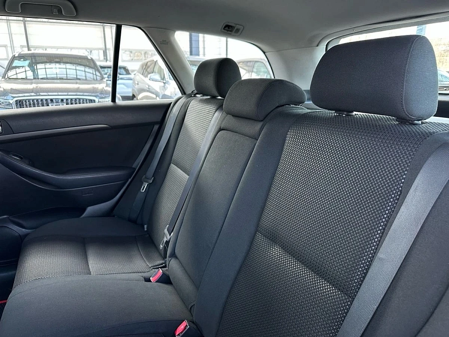 Toyota Avensis, 2003г., передний привод, автомат