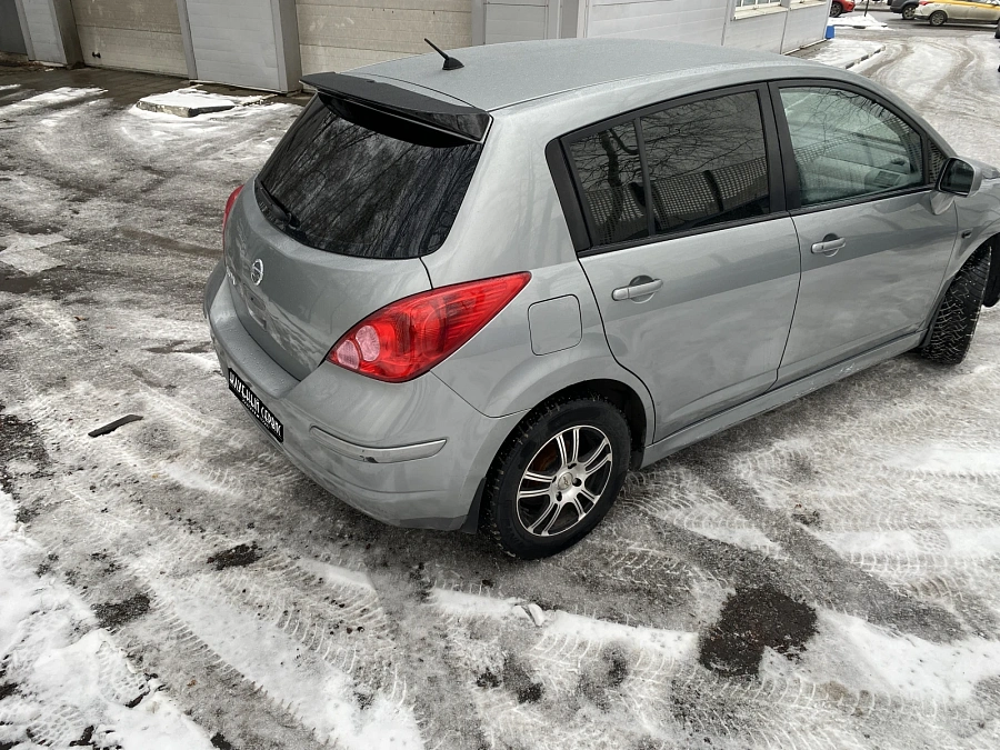 Nissan Tiida, 2011г., передний привод, автомат
