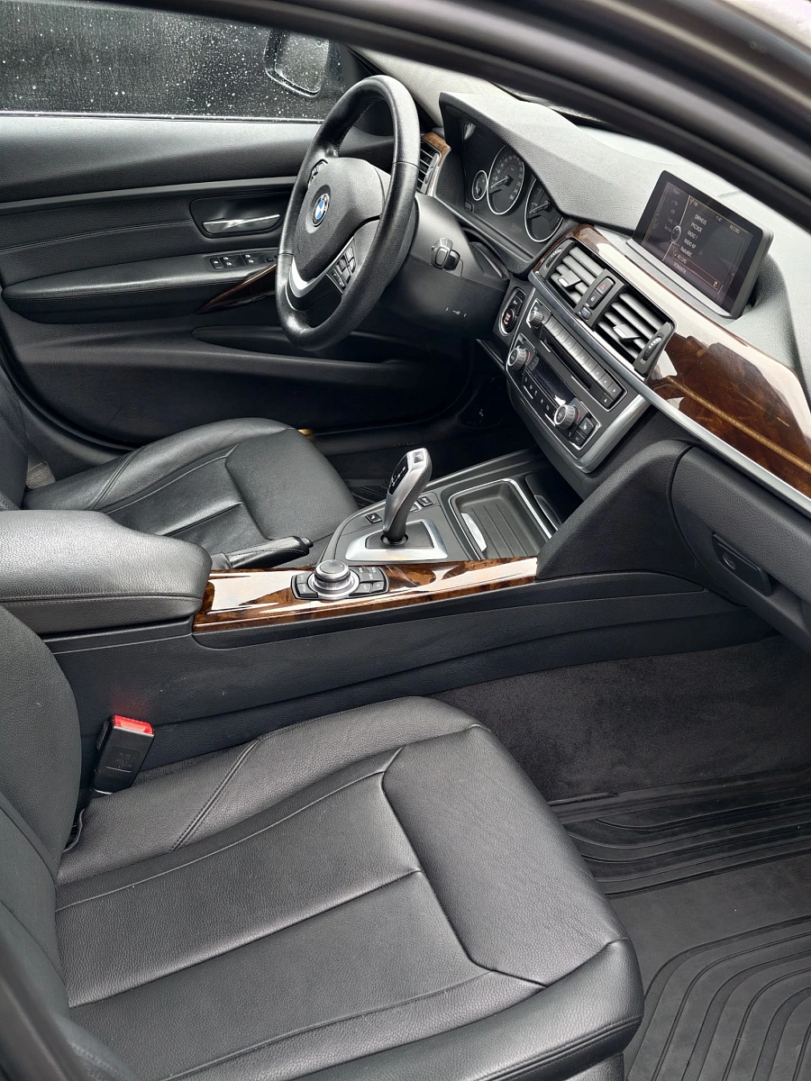 BMW 3 серии, 2012г., задний привод, автомат