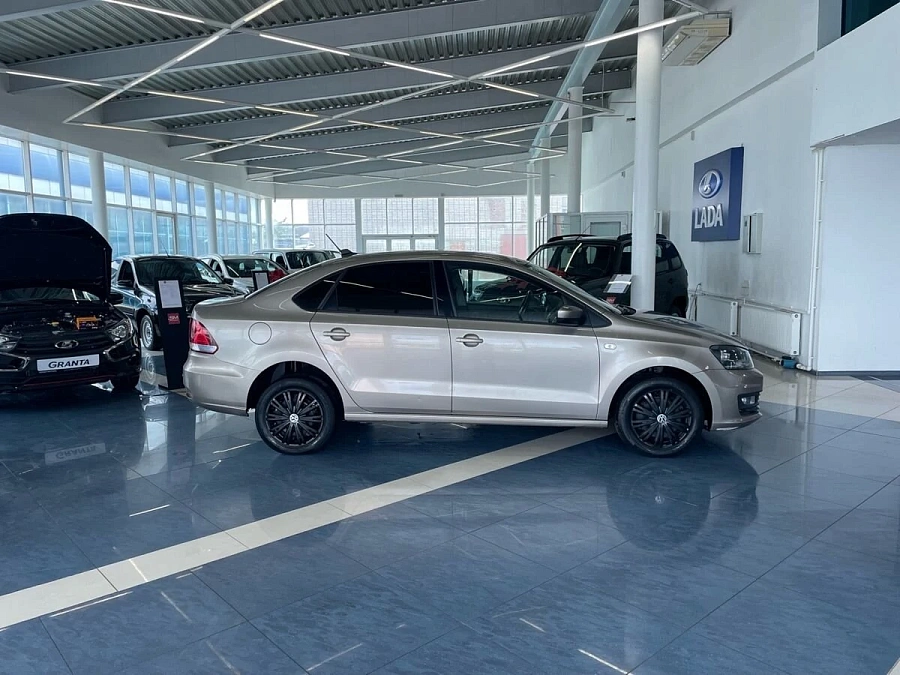 Volkswagen Polo, 2018г., передний привод, автомат