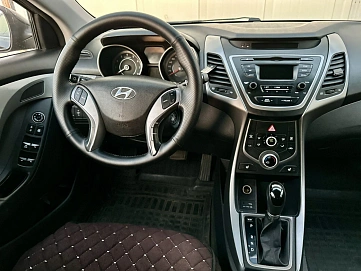 Hyundai Elantra, 2015г, передний привод, автомат