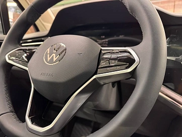 Volkswagen Touareg, 2025г, полный привод, автомат