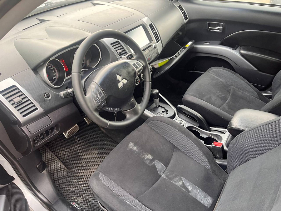 Mitsubishi Outlander, 2008г., передний привод, автомат