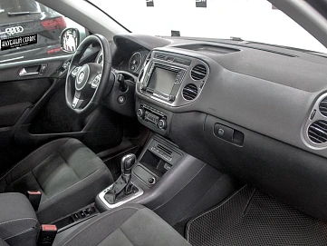Volkswagen Tiguan, 2016г, передний привод, робот