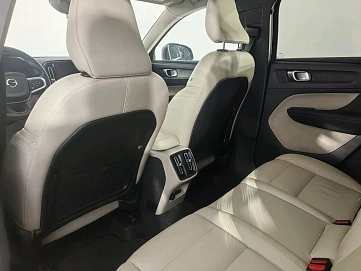 Volvo XC40, 2021г, полный привод, автомат