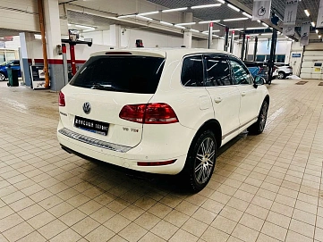 Volkswagen Touareg, 2011г, полный привод, автомат