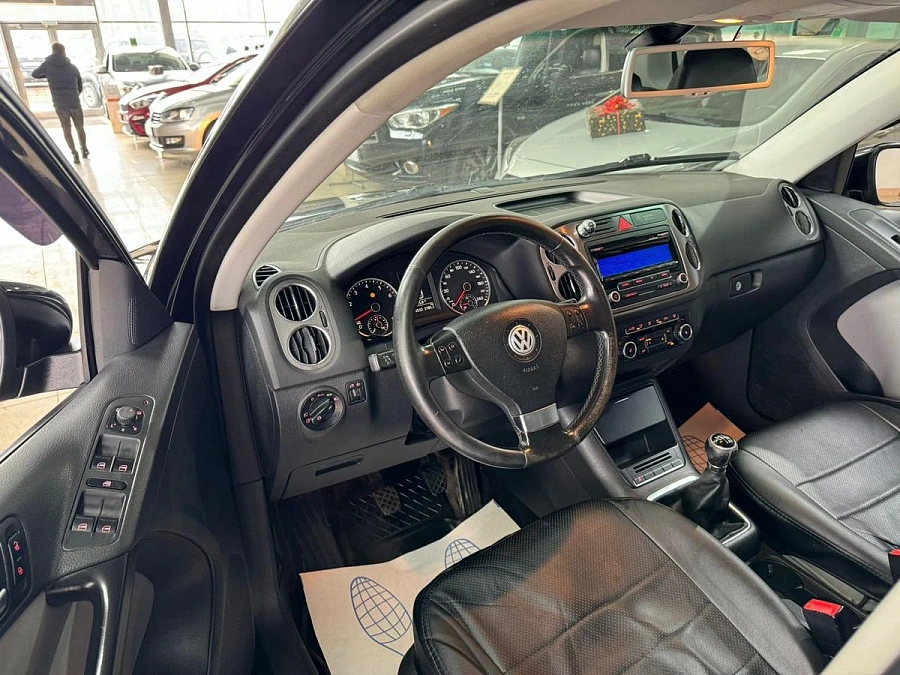 Volkswagen Tiguan, 2010г., полный привод, механика