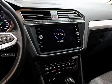 Volkswagen Tiguan, 2021г, передний привод, робот