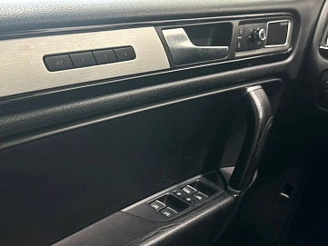 Volkswagen Touareg, 2011г, полный привод, автомат