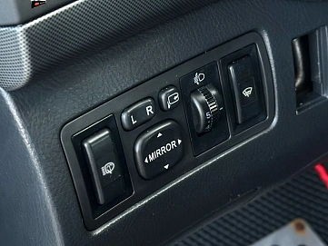 Toyota Avensis, 2003г, передний привод, автомат