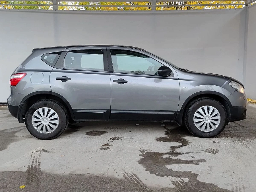 Nissan Qashqai, 2013г., передний привод, вариатор