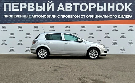 Opel Astra, 2010г, передний привод, механика