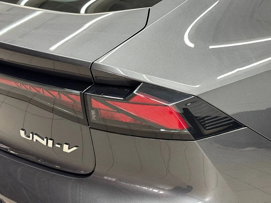 Changan UNI-V, 2023г., передний привод, робот