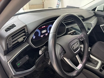 Audi Q3, 2020г, передний привод, робот