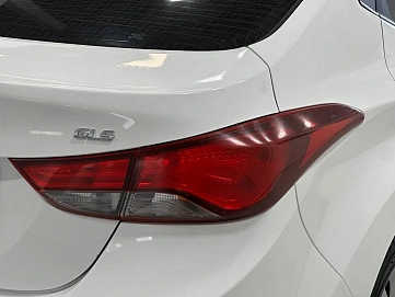 Hyundai Elantra, 2015г, передний привод, автомат