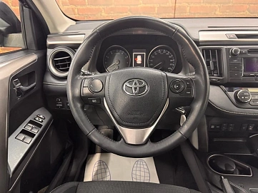 Toyota RAV4, 2018г, передний привод, вариатор
