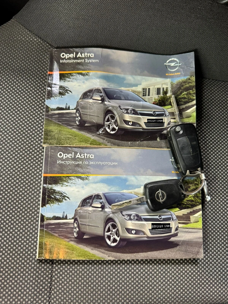 Opel Astra, 2011г., передний привод, механика