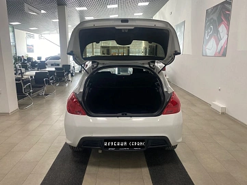 Peugeot 308, 2011г, передний привод, автомат