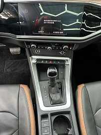 Audi Q3, 2021г, передний привод, робот