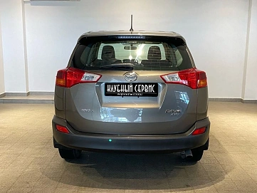 Toyota RAV4, 2015г, передний привод, автомат