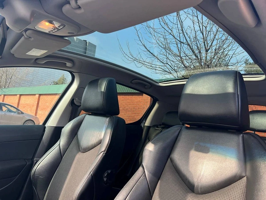 Peugeot 308, 2011г., передний привод, автомат