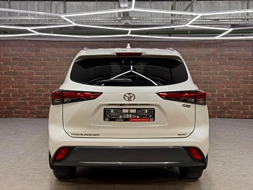 Toyota Highlander, 2021г, полный привод, автомат