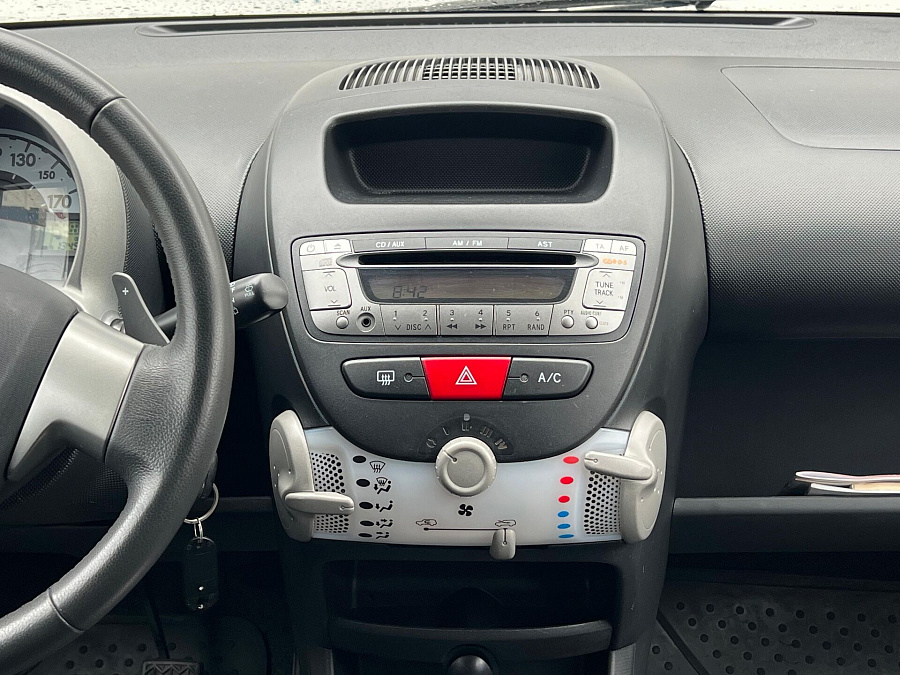 Peugeot 107, 2013г., передний привод, автомат