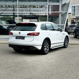 Volkswagen Touareg, 2020г, передний привод, автомат