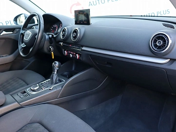 Audi A3, 2015г, передний привод, робот