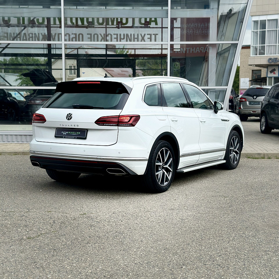 Volkswagen Touareg, 2020г., передний привод, автомат