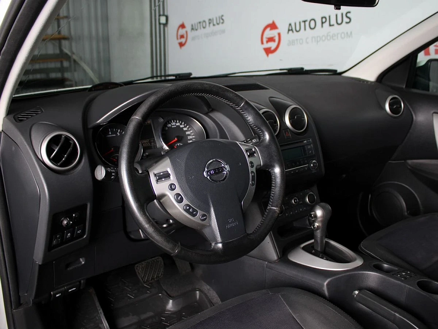 Nissan Qashqai, 2013г., передний привод, вариатор