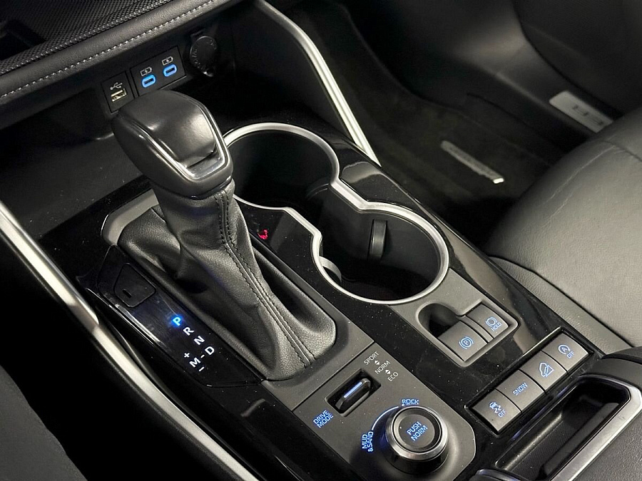 Toyota Highlander, 2022г., полный привод, автомат