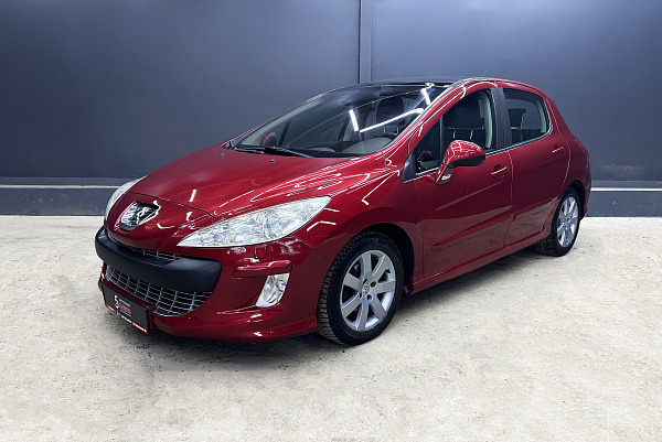 Peugeot 308, 2008г., передний привод, автомат