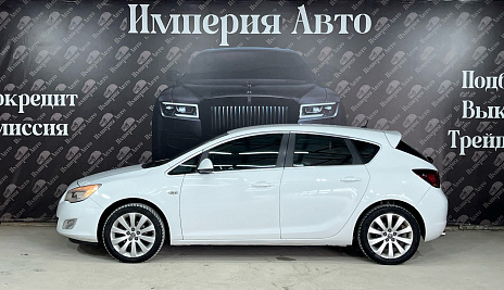 Opel Astra, 2011г, передний привод, автомат