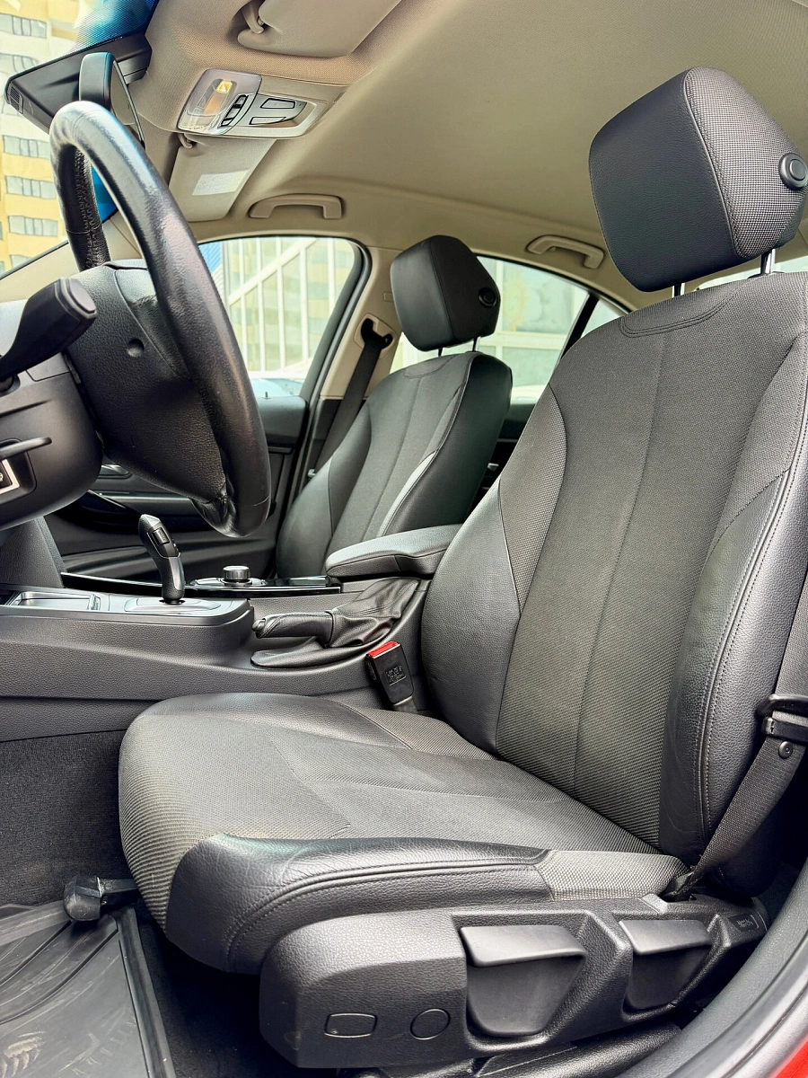 BMW 3 серии, 2017г., задний привод, автомат