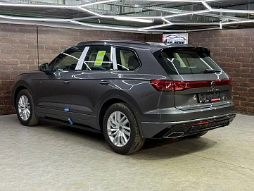 Volkswagen Touareg, 2025г, полный привод, автомат