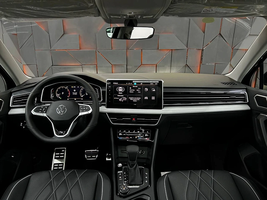 Volkswagen Tiguan, 2023г., полный привод, робот